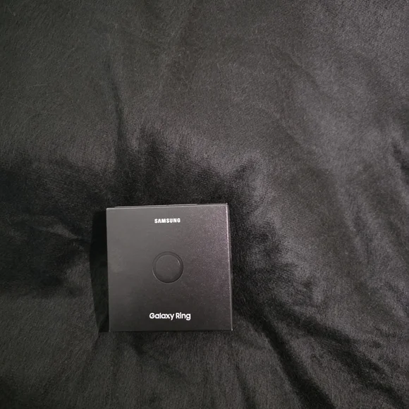 Samsung Galaxy Ring in Black - Picture 1 of 3